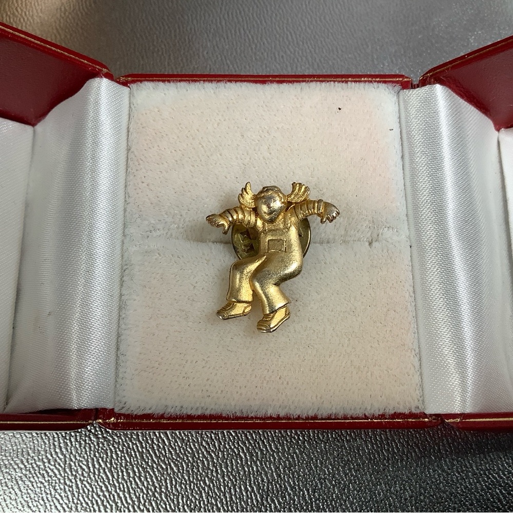 JJ scarecrow pin
